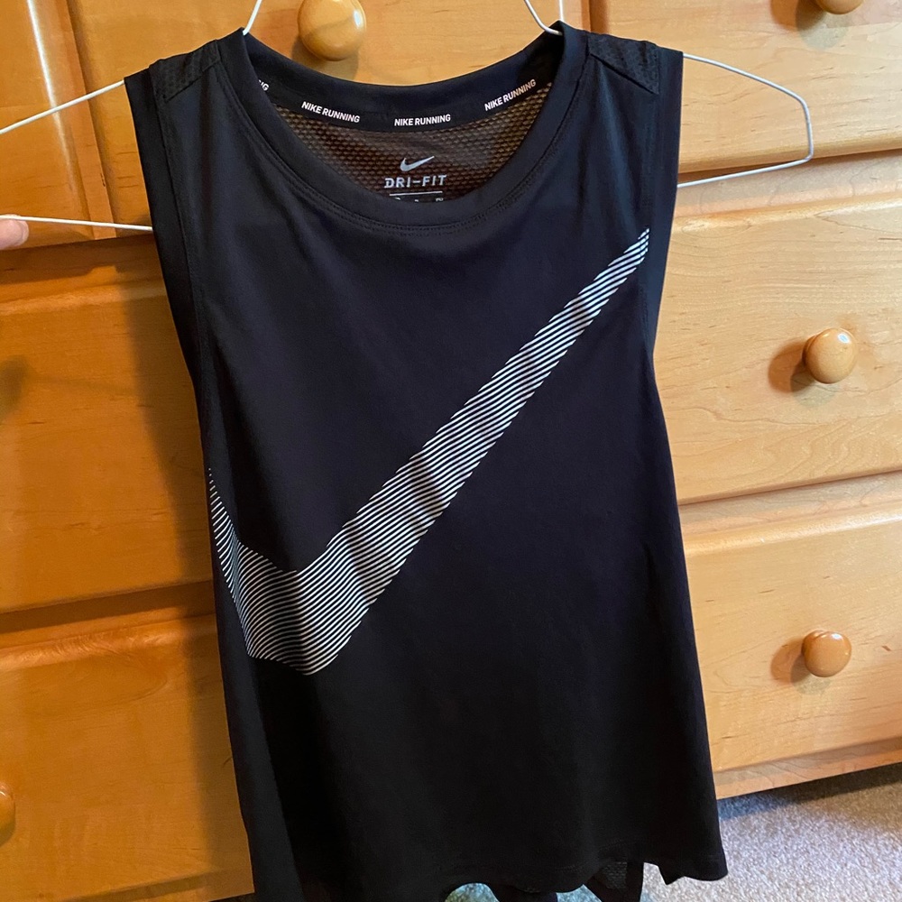 Black nike sleeveless tank top workout clothes
